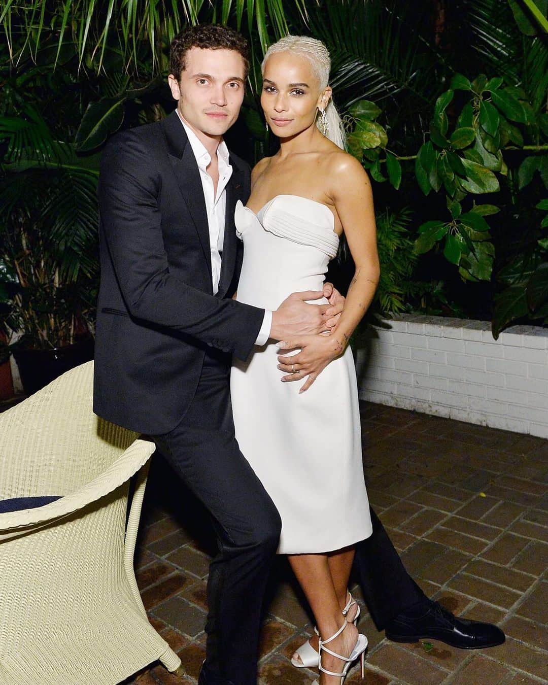 E! Onlineさんのインスタグラム写真 - (E! OnlineInstagram)「Love is in the air: Zoe Kravitz and Karl Glusman are married! ❤️Link in bio to see every celebrity guest in attendance, including her #BigLittleLies cast mates. (📷: Getty Images)」6月30日 6時50分 - enews