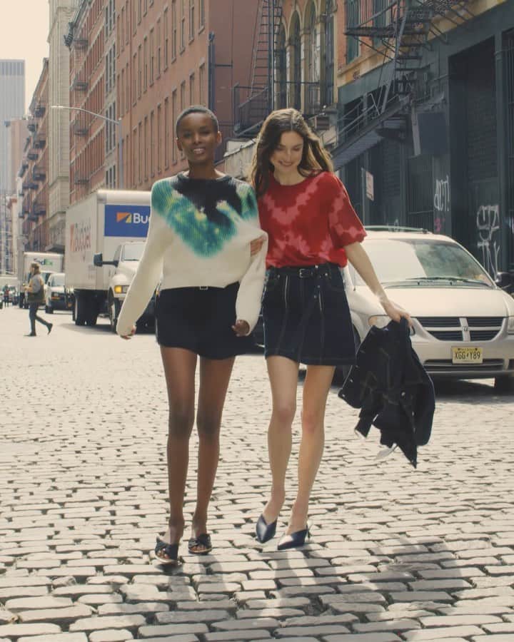 Saks Fifth Avenueのインスタグラム：「WALK THIS WAY: Embrace your Saturday like @jacquelynjablonski and @flavianamatata. Best friends and tie-dye from @alc_ltd and @proenzaschouler make for the perfect weekend. #SaksStyle」
