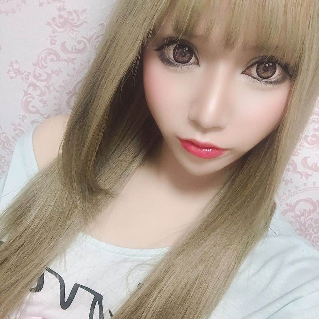 侑季美怜のインスタグラム：「イメチェン💫 3枚目はおふざけ😜 • • • #東京 #tokyo #六本木 #roppongi #l4l #f4f #instagram #instagood #instalike  #party #美脚 #谷間 #セクシー #かわいい #韓国ハーフ #韓国 #キャバ嬢 #モデル #팔로우 #港区女子 #ギャル #おっぱい #海 #キャバ嬢の休日 #歌舞伎町 #新宿 #ぱっつん #前髪」