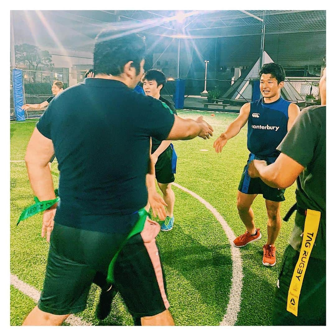 高橋悠のインスタグラム：「【横浜タグラグビー⚽️﻿横浜SOGO屋上】﻿あげ直し﻿ ﻿ ﻿ 前からやってみたかったタグラグビー！﻿ 初参加してきました👌﻿ ﻿ ﻿ めっちゃ楽しかった！ぶつかり合いはないので男女一緒に楽しめるのはいいね👍 ﻿ ﻿ ﻿ 張り切って結構走ったから仕事終わりにいい汗かいた〜﻿ ﻿ ﻿ また次回も参加します！﻿ ﻿ ﻿ #横浜 #川崎 #東京 #ラグビー #タグラグビー #横浜ラグビー #ラグビー好き #ラグビー好きと繋がりたい #ラグビーワールドカップ2019 #スポーツ男子 #スポーツ女子 #初参加 #初心者歓迎﻿」