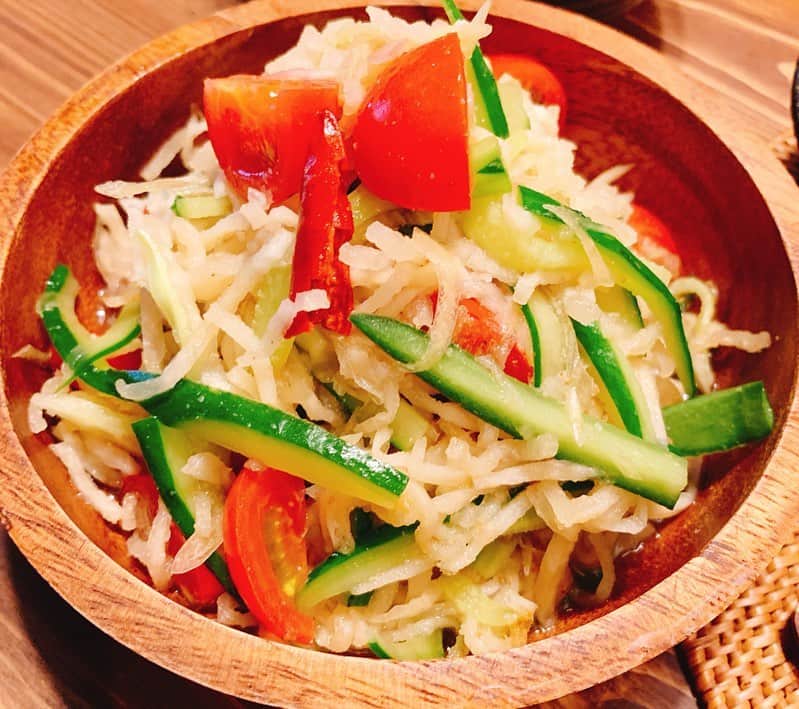 星村麻衣さんのインスタグラム写真 - (星村麻衣Instagram)「今月の美食の会は、友達が作ってくれたご飯＆デリでワイワイやりました🍴 美味しかったぁ〜😋✨ ありがとうー！❤️ #月一美食倶楽部 #同級生 #delicatessen #手作りご飯」6月30日 16時23分 - hoshimuramai