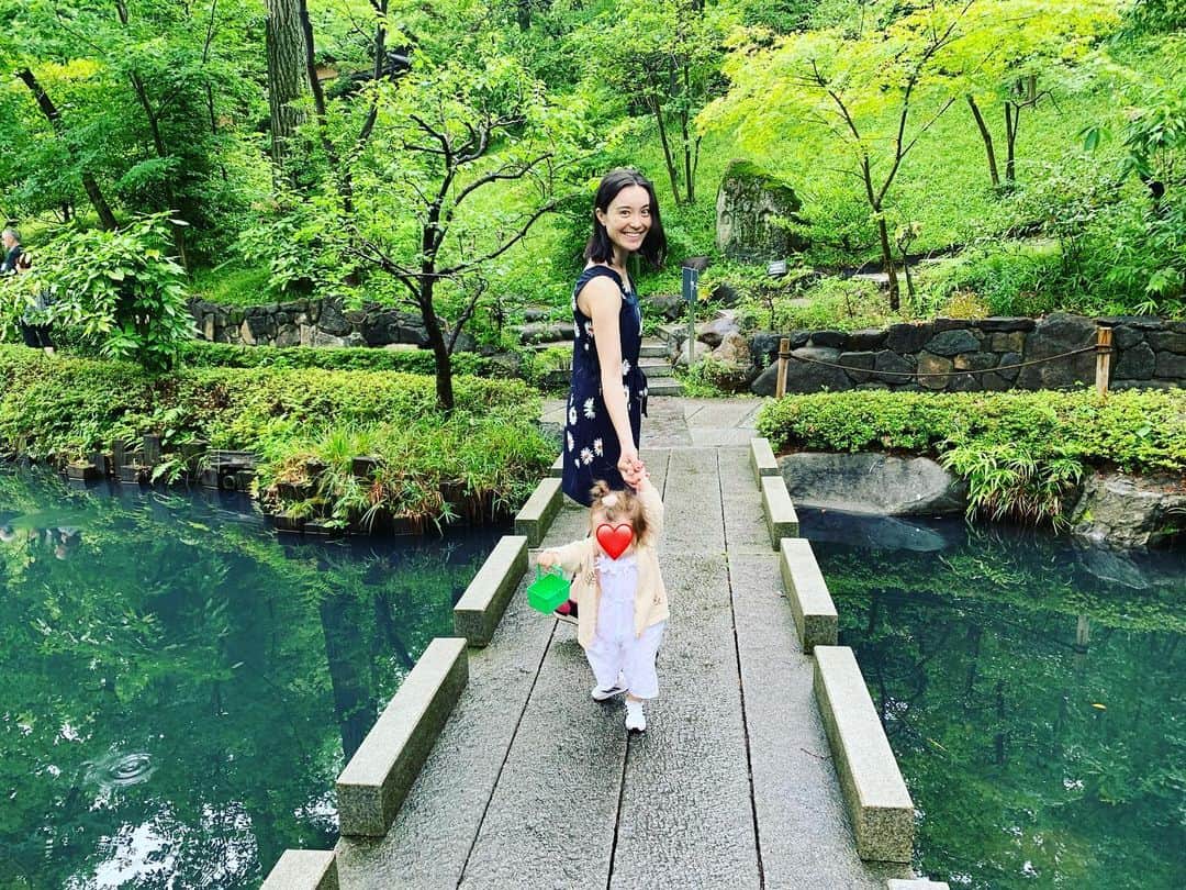 エミ・マイヤーのインスタグラム：「Sunday exploring #nezumuseum ~  #庭園 #japanesegarden」