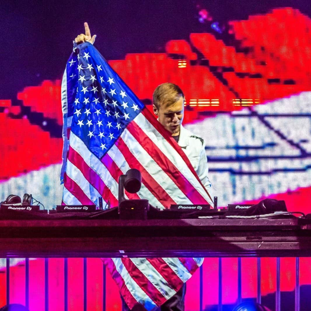 Armin Van Buurenさんのインスタグラム写真 - (Armin Van BuurenInstagram)「ASOT Bay Area, you were amazing! Our biggest ASOT event in the US yet, totally packed full of beautiful people. Thank you all!」6月30日 16時41分 - arminvanbuuren