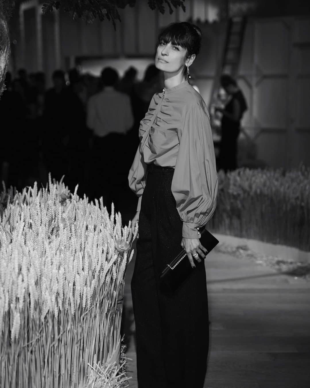 カロリーヌ・ド・メグレのインスタグラム：「Dinner at the Grand Palais 💎  #LeParisRusseDeChanel #ChanelHighJewelry Hmu @camilloumakeup」