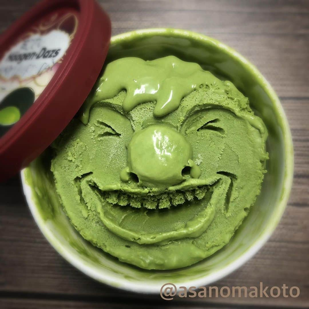 asanomakotoのインスタグラム：「I take a rest a little.☕️🍨✨ #haagendazs #HäagenDazs #haagen_dazs  #love #haagendazsid  #ice #icecream #icecreams #iceart #smile #happy #instafun #trip #instapop #instacool #instagood #instaice #instaicecream #instafollow #tokyo #yokohama #ハーゲンダッツ #アイスクリーム #カップアイス  #instafood #photooftheday #webstagram  #tagsforlikes #하겐다즈 #グリーンティー ★久しぶりにグリーンティーで一休み☕️🍨✨」