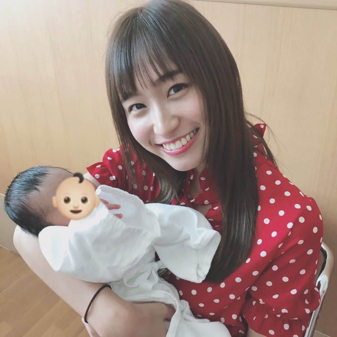 鈴木えりかさんのインスタグラム写真 - (鈴木えりかInstagram)「. 真ん中のお兄ちゃんのべいびー👶🏻 甥っ子と初対面してきました🧸🍼 絶対いけめんになるよ… かわいすぎたきゅん… . . . #甥っ子 #可愛すぎ #赤ちゃん #👶🏻 #湿気にやられアホ毛 #baby #instababy」6月30日 16時37分 - eripuu0713