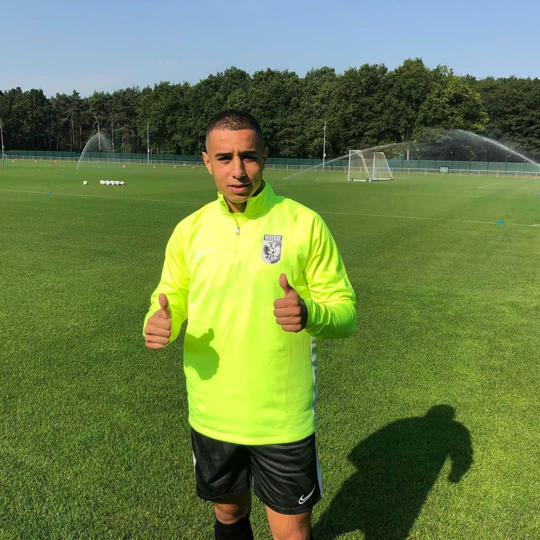 フィテッセさんのインスタグラム写真 - (フィテッセInstagram)「Bilal Ould-Chikh sluit als testspeler aan bij de selectie ⚽️👍🏼 ⠀⠀⠀⠀⠀⠀⠀⠀⠀ ⠀⠀⠀⠀⠀⠀⠀⠀⠀ ⠀⠀⠀⠀⠀⠀⠀⠀⠀ #Vitesse」6月30日 16時39分 - mijnvitesse