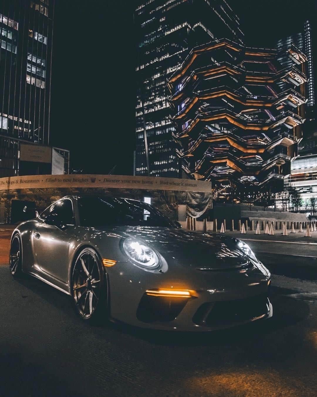 Porscheさんのインスタグラム写真 - (PorscheInstagram)「Let the light be your guide. #TimelessMachine #911 (📸: @thousand.visions 🚗: @omgt3)  __ Combined fuel consumption in accordance with EU 6: 911 GT3 : 12,9-12,7 l/100 km; CO2 emissions: 290-288 g/km」6月30日 17時00分 - porsche