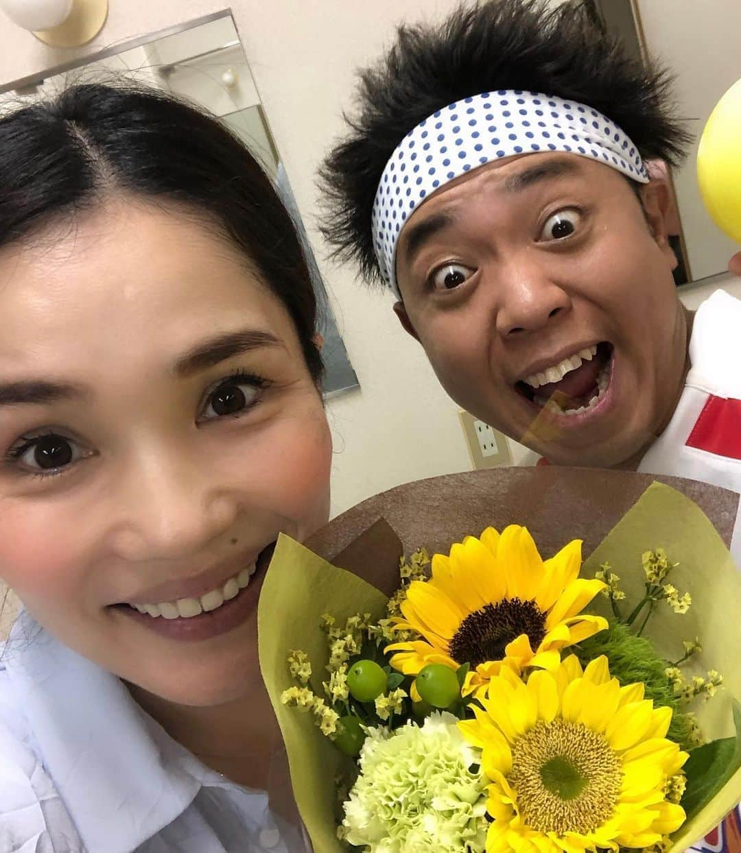 平野ノラさんのインスタグラム写真 - (平野ノラInstagram)「佐賀でした🌻🌻🌻 #ありがとうございました #向日葵をありがとう #向日葵のような男と #サンシャイン池崎 さん #阿佐ヶ谷姉妹 さん #平野ノラ #okバブリー」6月30日 17時02分 - noranoranora1988