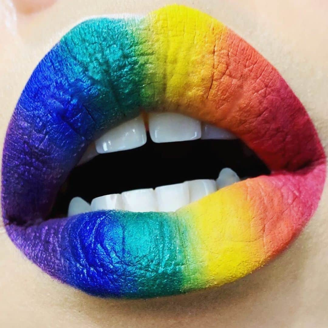 M·A·C Cosmetics Deutschlandさんのインスタグラム写真 - (M·A·C Cosmetics DeutschlandInstagram)「#MACLovesPride! MAC Spotlight Artist @mccartneychow_mua verzaubert uns erneut mit einem perfekten Lippenlook! Feiert ihr dieses Jahr mit uns #pride? 🌈」6月30日 17時07分 - maccosmeticsgermany