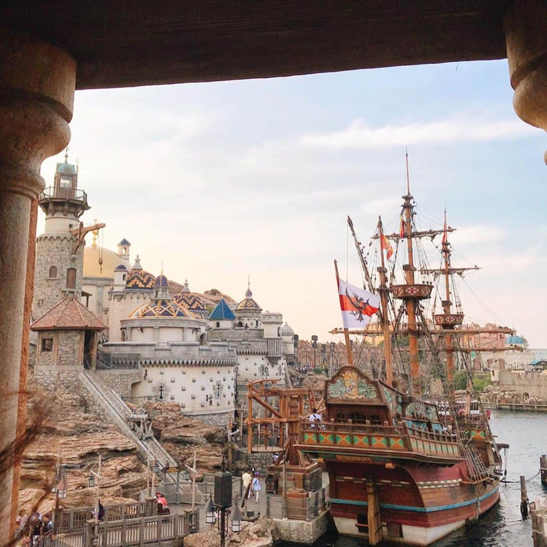 羅晴さんのインスタグラム写真 - (羅晴Instagram)「世界上最夢幻的地方🧸～ #disneylandtokyo #disneyland #disneysea」6月30日 17時02分 - ilbettylo