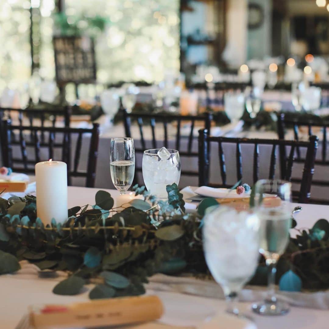 ハワイ挙式のCheersWedding チアーズウェディングさんのインスタグラム写真 - (ハワイ挙式のCheersWedding チアーズウェディングInstagram)「* ハワイ挙式ならCheers Wedding. *  ハワイで人気の邸宅、ハレプナカイでのガーデン挙式&パーティならチアーズウェディングにお任せください♡ * ハワイに精通した専任のプランナーが、 コーディネートをフルオーダーでお創りします。 * Planner by KANA ************************** ▫︎選べる会場は20会場以上 ▫︎選べるドレスショップは6社以上 ▫︎専属コーディネーターのフルアテンド ▫︎日本人ヘアメイクアーティスト ▫︎多彩なカメラマン ▫︎プランナーは現地在住経験・現地アテンド経験有り ▫︎日本とハワイにサロンを完備しスタッフがフルサポート . ※ チアーズウェディングが取り扱う会場は、リーガルチェックを行い正しいやり方でご案内しております。 *********************** . ◆7月限定ドレス展示付きブライダルフェア開催中◆ 〜ハワイウェディングの全てをお教えします〜 . 【7月】 6日(土)・7日(日) 13日(土)・14日(日)・15日(祝月) 20日(土)・21日(日) 27日(土)・28日(日) . 7月ご来館特典で ¥50,000ドレスアップグレード& ご成約特典で最大8万円分の選べるオプションプレゼント！！ .  初めてのご相談や国内と海外で迷われている方も、専任のプランナーが 一からご案内致しますので是非ご相談下さい！ . 当日のご来館予約も大歓迎です♪ . ご来館予約は0120-128-828へ！ *********************** . ハワイウェディングのお問合せは プロフィール欄のURL公式HPからどうぞ♪ Cheers Wedding（チアーズウェディング） cheerswedding.jp ☎0120-128-828. ・ ・ ◆ウェディングパーク海外 チアーズウェディングで検索→https://foreign.weddingpark.net/agentlist/100063/. . ◆ハワイでのフォトプランならこちら♪ @cheers_photowedding . . ◆チアーズ×Daichi Miuraコラボウェディングも絶賛発売中！ @cheers_dm * #チアーズウェディング #チアーズウエディング  #ハワイウェディング #ハワイウエディング #ハワイウェディングフォト  #海外ウェディング #リゾートウェディング #リゾ婚 #海外挙式#ハワイ挙式 #ハワイ婚  #cheerswedding  #hawaiiwedding #archdays花嫁 #hawaiiinstagram  #日本中のプレ花嫁さんと繋がりたい #ウェディングニュース #プレ花嫁 #結婚式 #卒花嫁  #花嫁準備 #ハワイプロデュース #ナチュラルウェディング #ウェディングコーディネート #ガーデンウェディング #フォトジェニック #大人ウェディング #サマーウェディング #邸宅ウェディング #ハレプナカイ」6月30日 17時03分 - cheers_wedding
