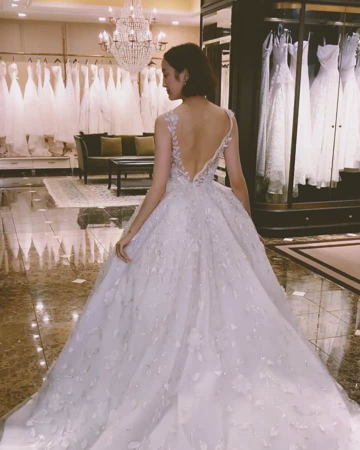 泉見祐希のインスタグラム：「JUNO wedding dress 💓 #junowedding #inesdisanto」