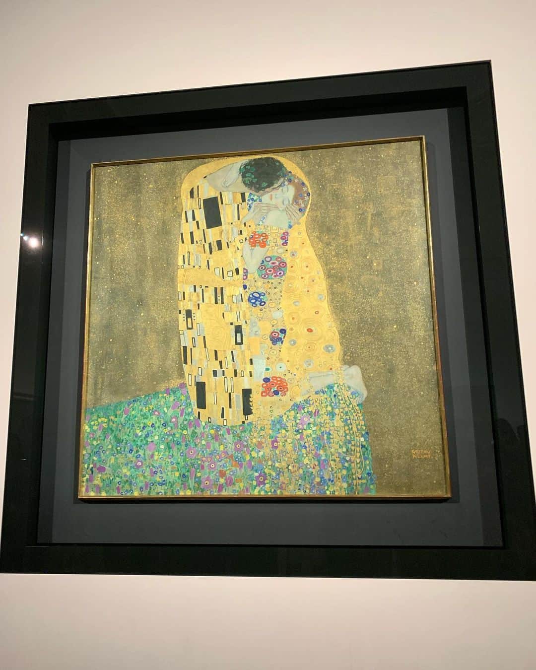 のインスタグラム：「ベルヴェデーレ宮殿の美術館に行ってきました✨﻿ ﻿ クリムトもナポレオンも見れて幸せ✨✨✨﻿ ﻿ ﻿ 歴史的なものから現代アートまで混在していて、﻿ 美術や芸術とは何なのか考えさせられる展示でした。﻿ ﻿ ここ凄く好きだった。﻿ またじっくり行きたいなぁ…駆け足だったから💦﻿ ﻿ ﻿ ﻿ #belvedere #ベルヴェデーレ宮殿﻿ #klimt﻿ #ayahirano #平野綾」