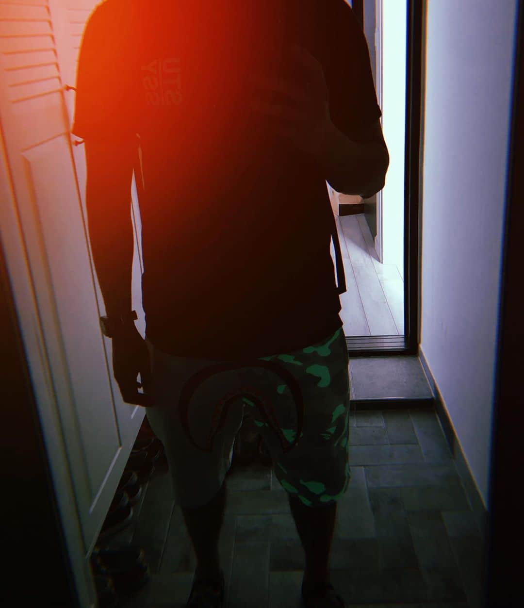 プニエル さんのインスタグラム写真 - (プニエル Instagram)「Lights on or lights off? Doesn’t matter! My pants glow in the dark!! 불 켜져있든 꺼져있든...상관 없어! 내 바지 야광이야!」6月30日 17時25分 - btobpeniel