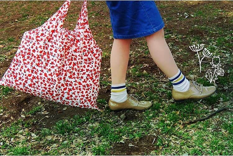 プレーリードッグさんのインスタグラム写真 - (プレーリードッグInstagram)「雨ですねー☔️ カバン濡れちゃって中まで浸透中の中の人。 こんな時に、レインバッグがあれば… #レインバック #雨用 #雨用カバー #レインカバー #サブバッグ #エコバック #ecobags #designersjapan #デザイナーズジャパン @prairiedog_web  #まいにちプレーリー  #雨の日 #梅雨 #大雨 #like #followme #like4like #l4l #f4f #instafashion #rainy #rainfashion」6月30日 17時33分 - prairiedog_web