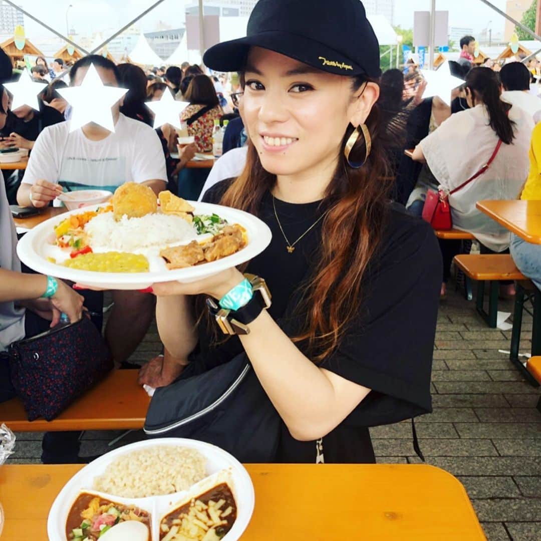 azumiのインスタグラム：「CURRY&MUSIC JAPAN 2019！カレーと音楽なんて最高だな！ いっぱい食べて腹パン🍛 #CMJ2019 #あずカレー #wyolica #ワイヨリカ #azumi」