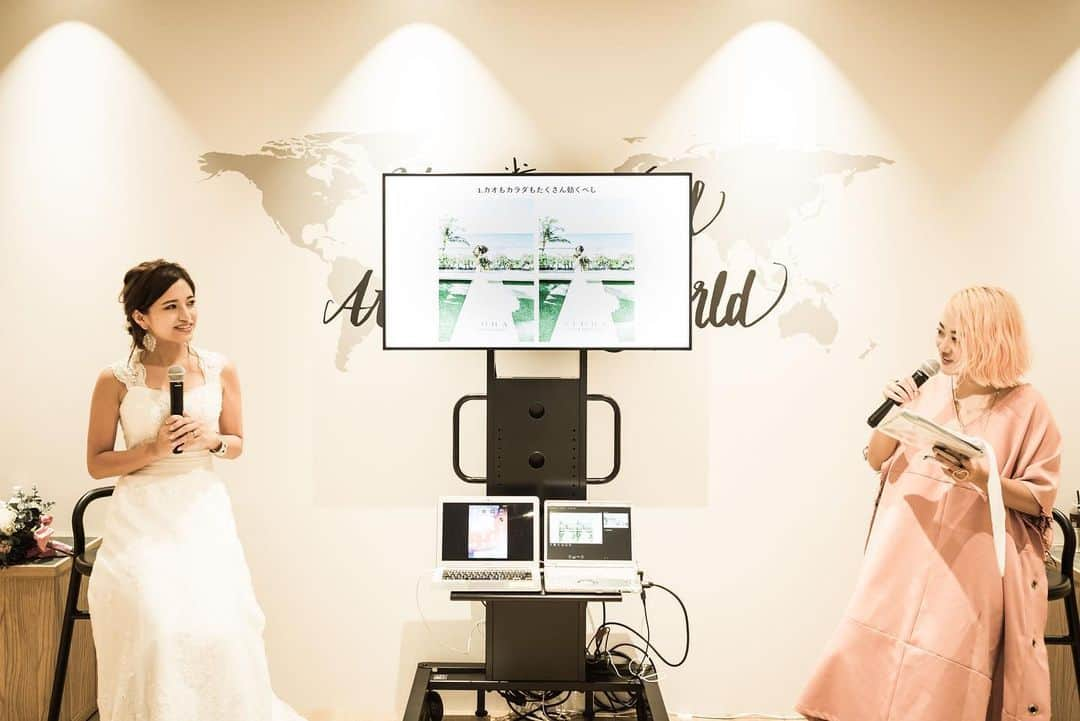 ARLUIS WEDDINGさんのインスタグラム写真 - (ARLUIS WEDDINGInstagram)「. \\ GENIC × ARLUISWEDDING ﻿ // . 2019.6.29 (Sat)に アールイズ 新宿本店にてイベントを開催しました🌺 当日の様子を公開します⁂* >>> @genic_mag . . 雑誌GENICのハワイウエディング特集で モデルを務めたプロトラベラー® ERIKO (@eriko_s2 )さんによる、﻿ "花嫁の撮られ方の極意"をレクチャーするトークショー！ GENIC編集部による コラージュ加工のワークショップを盛り込んだ、 プレ花嫁・プレプレ花嫁向けの スペシャルイベントでした♡♥ . ---------- . アールイズウエディングでは、 結婚式当日はもちろん、 おふたりのリゾートステイをご提案♥ 風までも、思い出になるリゾートウェディングを。 . ---------- #アールイズウエディング  #arluiswedding のハッシュタグをつけて、  結婚式当日のお写真や 現地での様子を投稿・発信してくださいね✈  公式IGでリグラムさせていただきます✨ >>> @arluiswedding . ̶̶̶̶̶̶ ---------- . #アールイズウェディング  #アールイズウエディング #arluiswedding . #モアナチャペル  #moanachapel  #themoanachapel  #resortwedding  #beachwedding  #モアナサーフライダー  #海外ウェディング  #リゾートウエディング  #ハワイウエディング  #ハワイ挙式 #ワイキキウェディング #waikikiwedding . #Hawaii #ハワイ #ハワイホテル #ハワイ旅行 #hawaiitrip  #ホテルステイ #hotel . #ウェディングドレス  #プレ花嫁#結婚式 #家族婚 #卒花  #結婚式の思い出にひたる会」6月30日 17時38分 - arluiswedding