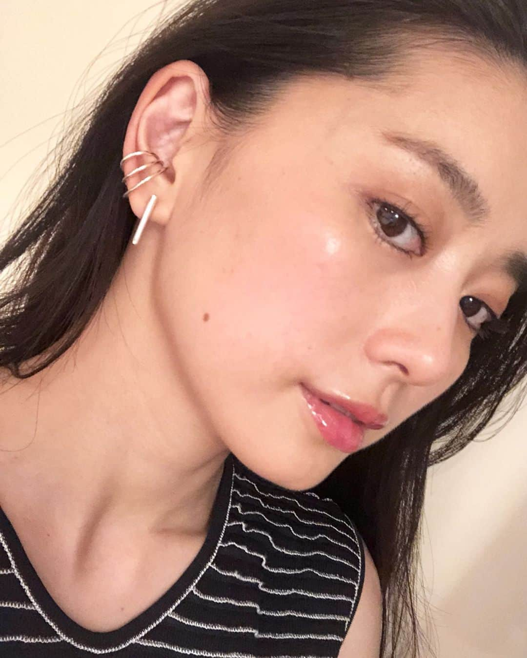 松永ちさとさんのインスタグラム写真 - (松永ちさとInstagram)「New Acc⛓⛓⛓ @knowhowjewelry イヤーカフのブランドだよ 対にになってるのgetしたよ💛 EXでかわいいのあと２つつけたよ うれしいな届くの楽しみ😻😻 #EX#knowhow#lovdesign #jewelry#earcaff#silver  #knit#tops… @armani  #newone#chisacoordinate」6月30日 8時48分 - chisato_matsunaga