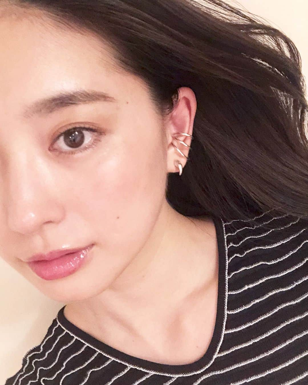 松永ちさとさんのインスタグラム写真 - (松永ちさとInstagram)「New Acc⛓⛓⛓ @knowhowjewelry イヤーカフのブランドだよ 対にになってるのgetしたよ💛 EXでかわいいのあと２つつけたよ うれしいな届くの楽しみ😻😻 #EX#knowhow#lovdesign #jewelry#earcaff#silver  #knit#tops… @armani  #newone#chisacoordinate」6月30日 8時48分 - chisato_matsunaga