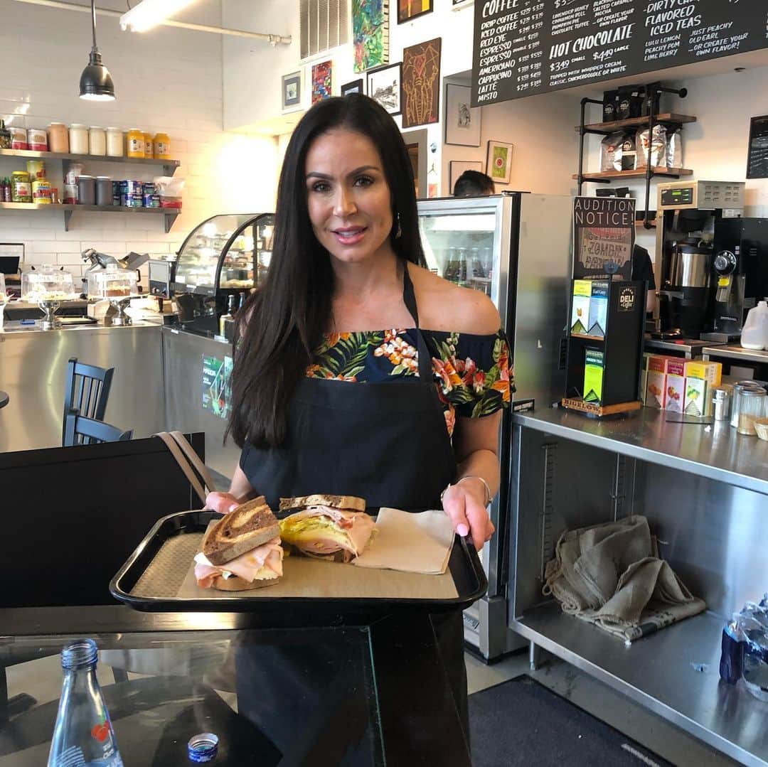Kendra Lustさんのインスタグラム写真 - (Kendra LustInstagram)「Thank you @spreaddetroit for having me today ... was fun and very cool to have a #sandwich named after me #KillerKendra they even put me to work :) #Detroit」6月30日 8時55分 - kendralust