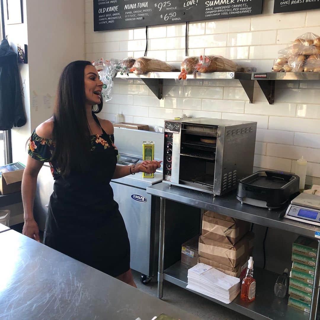 Kendra Lustさんのインスタグラム写真 - (Kendra LustInstagram)「Thank you @spreaddetroit for having me today ... was fun and very cool to have a #sandwich named after me #KillerKendra they even put me to work :) #Detroit」6月30日 8時55分 - kendralust