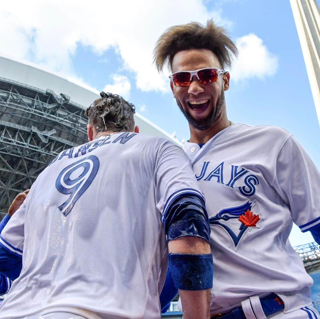 トロント・ブルージェイズさんのインスタグラム写真 - (トロント・ブルージェイズInstagram)「The best way to cool off on a hot day 😎 #Walkoff | #LetsGoBlueJays」6月30日 9時02分 - bluejays