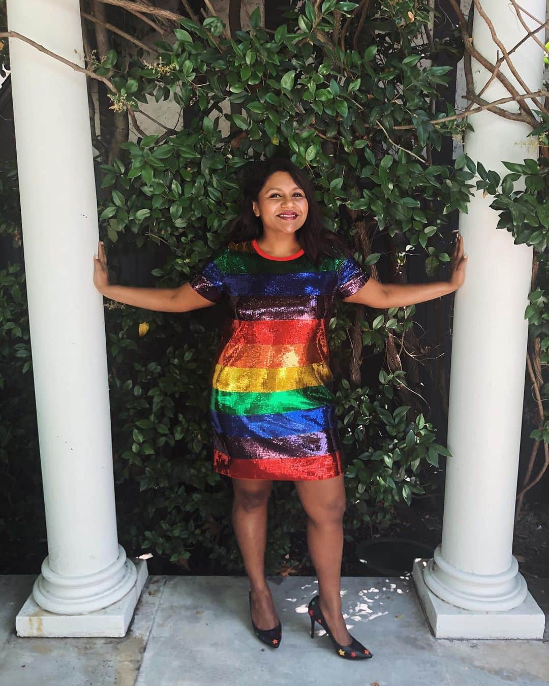 ミンディ・カリングさんのインスタグラム写真 - (ミンディ・カリングInstagram)「It ain’t over yet! There are so many organizations and ways to show your support to our LGBTQIA friends. How have you celebrated #pride? ❤️💛💚💙💜」6月30日 9時12分 - mindykaling