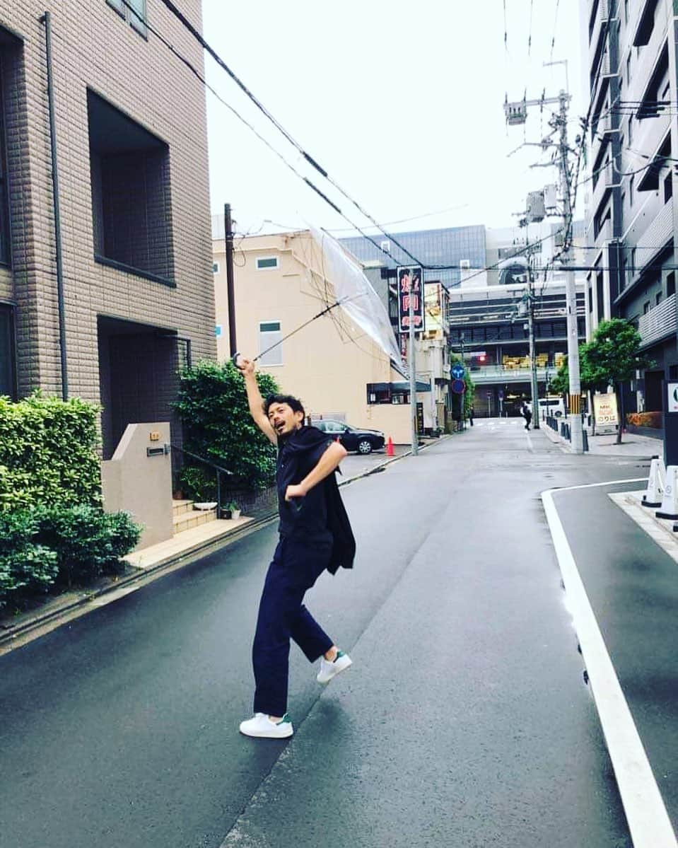 鈴木啓太さんのインスタグラム写真 - (鈴木啓太Instagram)「雨ニモマケズ☔️ 風ニモマケズ🌪  これから大阪へ🚅  どこで再会しても大切な仲間が集まる場所は、自分の原点を確認できるところ。 そんなこと考えてたら「ニューシネマパラダイス」を想い出した。  今日は友人の晴れ舞台。 盛大に盛り上げたいと思います🍺😆」6月30日 9時25分 - keita.suzuki.official