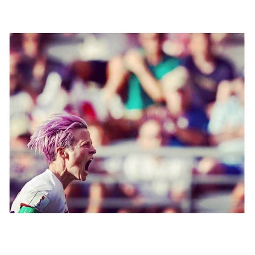 ソフィア・ブッシュさんのインスタグラム写真 - (ソフィア・ブッシュInstagram)「Oddly enough, I make the exact same face @mrapinoe is making in this photo when I watch @mrapinoe and the @uswnt play in the World Cup. The more you know. 🌟 LET’S GOOOOOOOO LADIES!!! #WorldCup2019」6月30日 9時24分 - sophiabush