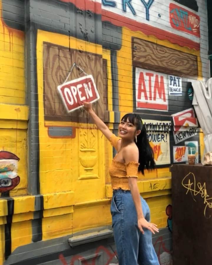 エイミー・ファムのインスタグラム：「yellow is anyone home????? 💛 top/boom: @andriakitti」