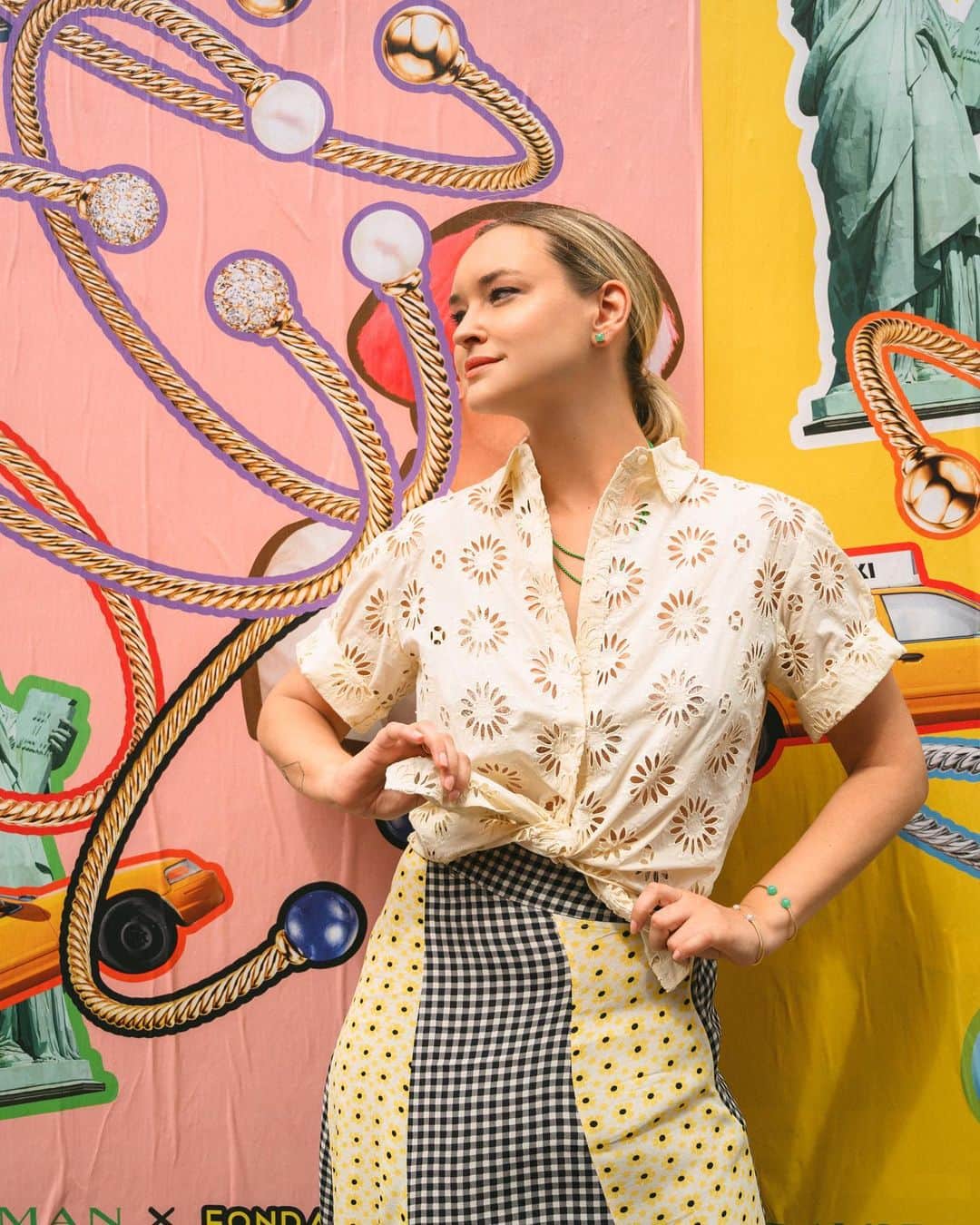 リズ・チェルカソワのインスタグラム：「Bursting with color in celebration of summer thanks to the new @davidyurman Solari collection. From colorful gemstones to pearls this iconic collection is a true celebration of the summer season. Discover the collection today and treat yourself to something that will last a lifetime. #DavidYurman #DavidYurmanPartner #ad」