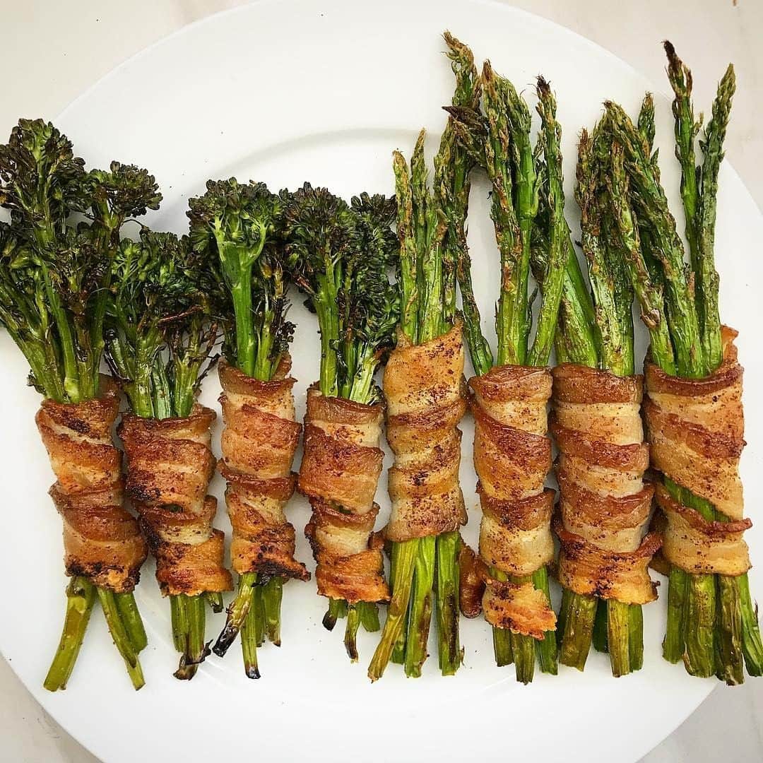 Flavorgod Seasoningsさんのインスタグラム写真 - (Flavorgod SeasoningsInstagram)「Bacon-Wrapped Asparagus (KETO, Paleo, Whole30, Low-Carb)⁠ -⁠ Add delicious flavors to any meal!⁠ Click the link in my bio @flavorgod ✅www.flavorgod.com⁠ -⁠ Bacon-Wrapped Asparagus by @fitslowcookerqueen⁠ 🔸Ingredients⁠ 1 lb @garrettvalley bacon⁠ 1 lb @milkandeggscom asparagus, trimmed 4-inch long tips⁠ 1 tsp @flavorgod no salt seasoning⁠ 🔹Instructions⁠ Bundle your asparagus how you see fit. I had 32 pieces so I used 8 slices of bacon so there were 4 in each. Gather that number of spears and use a slice of bacon to wrap the bundle and secure the spears together. Repeat with remaining ingredients. Lightly coat asparagus with extra-virgin olive oil & season with @flavorgod no salt seasoning.⁠ 🔻Bake⁠ Preheat oven to 400. Place bundles on slotted broiler pan. Bake 12-15 minutes, broiling the last few minutes until crisp.⁠ 🔻Grill⁠ Place bundles on hot grill and cover. Cook 10 to 12 minutes until bacon is crisp and vegetables are tender.⁠ -⁠ -⁠ #food #foodie #flavorgod #seasonings #glutenfree #mealprep  #keto #paleo #vegan #kosher #breakfast #lunch #dinner #yummy #delicious #foodporn」6月30日 10時00分 - flavorgod