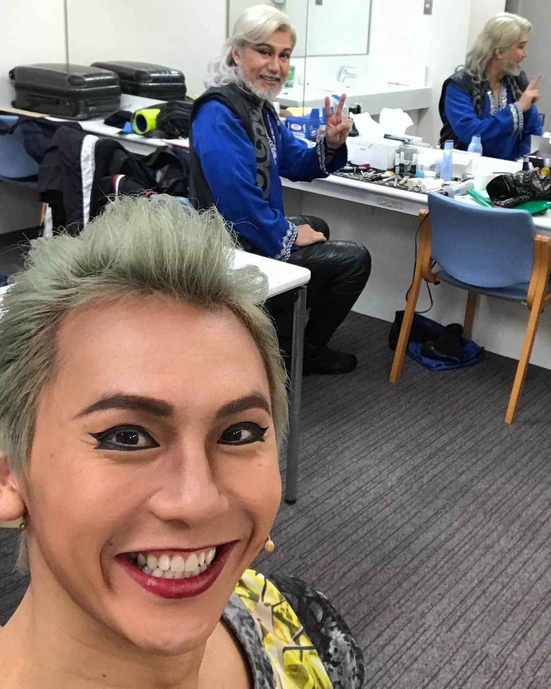 岡田亮輔さんのインスタグラム写真 - (岡田亮輔Instagram)「🎪PIPPIN🎪✨東京千秋楽✨ 同楽屋の今井清隆さんと😊👍 チャーミングでダンディーな父上✨大先輩のきよさんです👑👏 さ〜❗️❗️❗️ 楽しむぞ〜〜🤩 #pippin #東京千秋楽 #同楽屋 #今井清隆 さん #チャーミング #ダンディー #尊敬 #楽しむぞ #チャールズ #ルイス」6月30日 9時52分 - ryosuke.okada0216