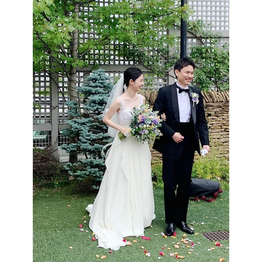 川島幸恵さんのインスタグラム写真 - (川島幸恵Instagram)「Happy Wedding💑✨﻿ ﻿ 前職の後輩、後藤くんの結婚式💒﻿ ﻿ 2年前に実家の広島に帰り、かわいいかわいいお嫁さんをもらって幸せいっぱいになった姿を見て、とっても嬉しかったし、ここ10年くらいは色々あったね〜💭と思い出しながら、なんだか感慨深かった☺️﻿ ﻿ 後藤くん、カッコよかったぞ🥳﻿ ﻿ みんなでお祝いに行けた事も嬉しかったな♡﻿ 今ではみんなそれぞれの仕事や生活をしているから、こうやって集まれたのもまた楽しかった♩﻿ ﻿ ありがとうとおめでとう🎉﻿ ﻿ #wedding #junebride #bridal #hiroshima #20190629﻿」6月30日 9時54分 - sachie118