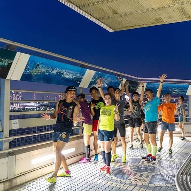 run+さんのインスタグラム写真 - (run+Instagram)「会社からそのまま走って #カラダ大学ランニング部［虹色ナイトランニング］に参加させて頂きました！  品川ランキューブから #レインボーブリッジ へ お台場のフォトスポットを巡りながらRUN♪ 写真はしらぴょん @shirapyon2 が撮って下さった写真 なんて美しい😍😍😍 ・ ・ @tajee_nomyathlete レインボーブリッジの輝きが最高のランでした―✨8月楽しみにしてますー。そちらは🍻もご一緒させて下さい―♪ @h_h.ii 頸椎大丈夫ですか💦？ご無理なさらずに…治ったらお揃いタンクで❤ @ohashitoru 令和T似合ってましたー✨ ・ #カラダ大学 #レインボーブリッジラン ・ #街ラン #街RUN #ゆるラン  #ランニング #マラソン #ラン #RUN #RUNNING #RUNNER #cityrun #Runday #街ランの楽しみ方 #RunLovesLife」6月30日 9時57分 - runplus