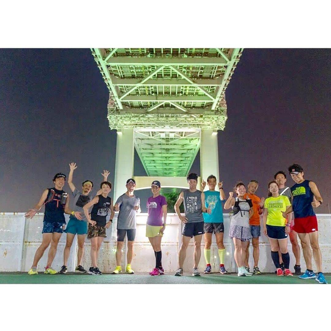 run+さんのインスタグラム写真 - (run+Instagram)「会社からそのまま走って #カラダ大学ランニング部［虹色ナイトランニング］に参加させて頂きました！  品川ランキューブから #レインボーブリッジ へ お台場のフォトスポットを巡りながらRUN♪ 写真はしらぴょん @shirapyon2 が撮って下さった写真 なんて美しい😍😍😍 ・ ・ @tajee_nomyathlete レインボーブリッジの輝きが最高のランでした―✨8月楽しみにしてますー。そちらは🍻もご一緒させて下さい―♪ @h_h.ii 頸椎大丈夫ですか💦？ご無理なさらずに…治ったらお揃いタンクで❤ @ohashitoru 令和T似合ってましたー✨ ・ #カラダ大学 #レインボーブリッジラン ・ #街ラン #街RUN #ゆるラン  #ランニング #マラソン #ラン #RUN #RUNNING #RUNNER #cityrun #Runday #街ランの楽しみ方 #RunLovesLife」6月30日 9時57分 - runplus