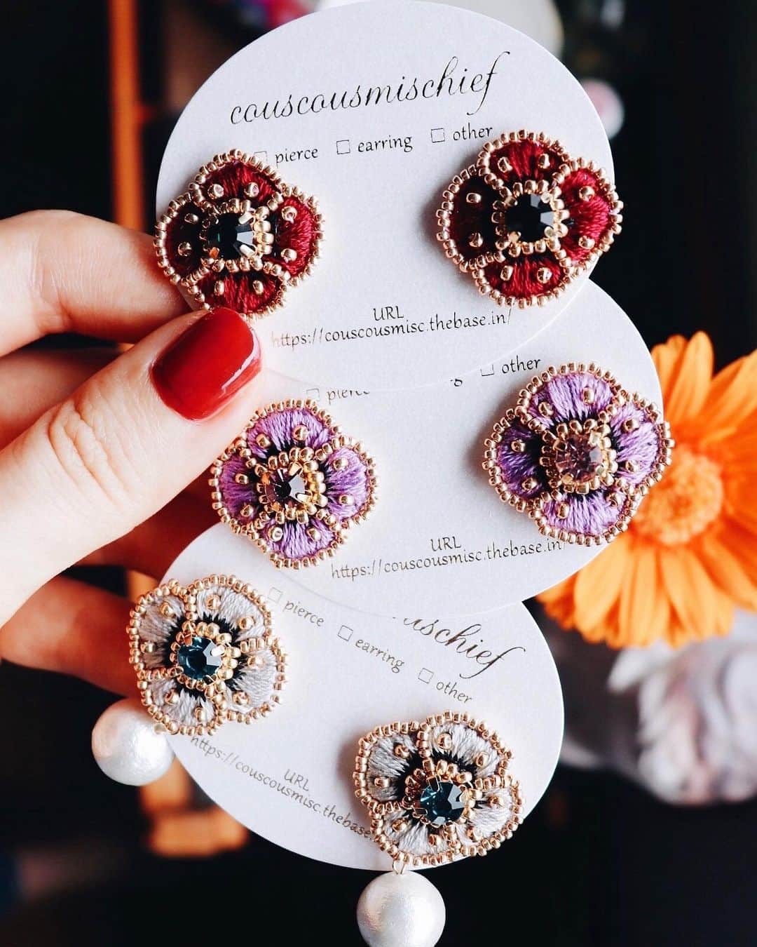 handmade shopのインスタグラム：「﻿ 🌱7/5(金)22:00〜 online shop販売会﻿﻿ 🌱7/20.21 creema HMJ (ビッグサイト)﻿﻿﻿﻿﻿﻿﻿ ﻿﻿ ﻿﻿ I sell flower accessories once a month.﻿﻿ I can ship overseas. The next sale will start on July 5th at 22:00. Please look forward to.﻿﻿ ﻿﻿ ﻿﻿﻿﻿﻿﻿﻿ ﻿﻿﻿﻿﻿﻿﻿ #クスクスミスチーフ#花」