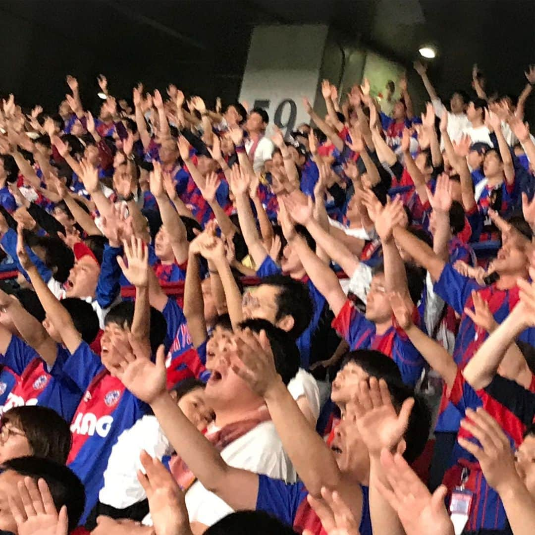 植田朝日さんのインスタグラム写真 - (植田朝日Instagram)「🔵🔴﻿ ﻿ 首位攻防戦に勝利‼️‼️‼️﻿ ﻿ 良い雰囲気だったね！w﻿ ﻿ 大勝でタケフサを送り出せたし最の高でしょ‼️﻿ ﻿ そして、インパクトを残したのがゴーの馬鹿っぷりとサンホのジャンピングシャー。苦笑﻿ ﻿ 最後に俺が見たいのはタケフサの胴上げよりケンタさんの胴上げってこと。笑﻿ ﻿ バモ トーキョー﻿ ﻿ #tokyo12」6月30日 10時26分 - asahiman