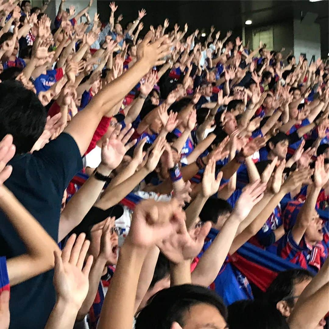 植田朝日さんのインスタグラム写真 - (植田朝日Instagram)「🔵🔴﻿ ﻿ 首位攻防戦に勝利‼️‼️‼️﻿ ﻿ 良い雰囲気だったね！w﻿ ﻿ 大勝でタケフサを送り出せたし最の高でしょ‼️﻿ ﻿ そして、インパクトを残したのがゴーの馬鹿っぷりとサンホのジャンピングシャー。苦笑﻿ ﻿ 最後に俺が見たいのはタケフサの胴上げよりケンタさんの胴上げってこと。笑﻿ ﻿ バモ トーキョー﻿ ﻿ #tokyo12」6月30日 10時26分 - asahiman