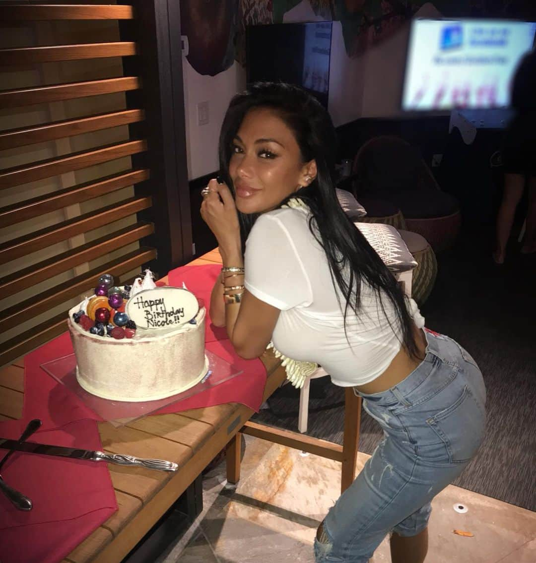 ニコール・シャージンガーさんのインスタグラム写真 - (ニコール・シャージンガーInstagram)「Bringing in another year 🎂 @RumfireWaikiki @SheratonWaikiki #birthdaygirl #rumfirewaikiki」6月30日 10時22分 - nicolescherzinger