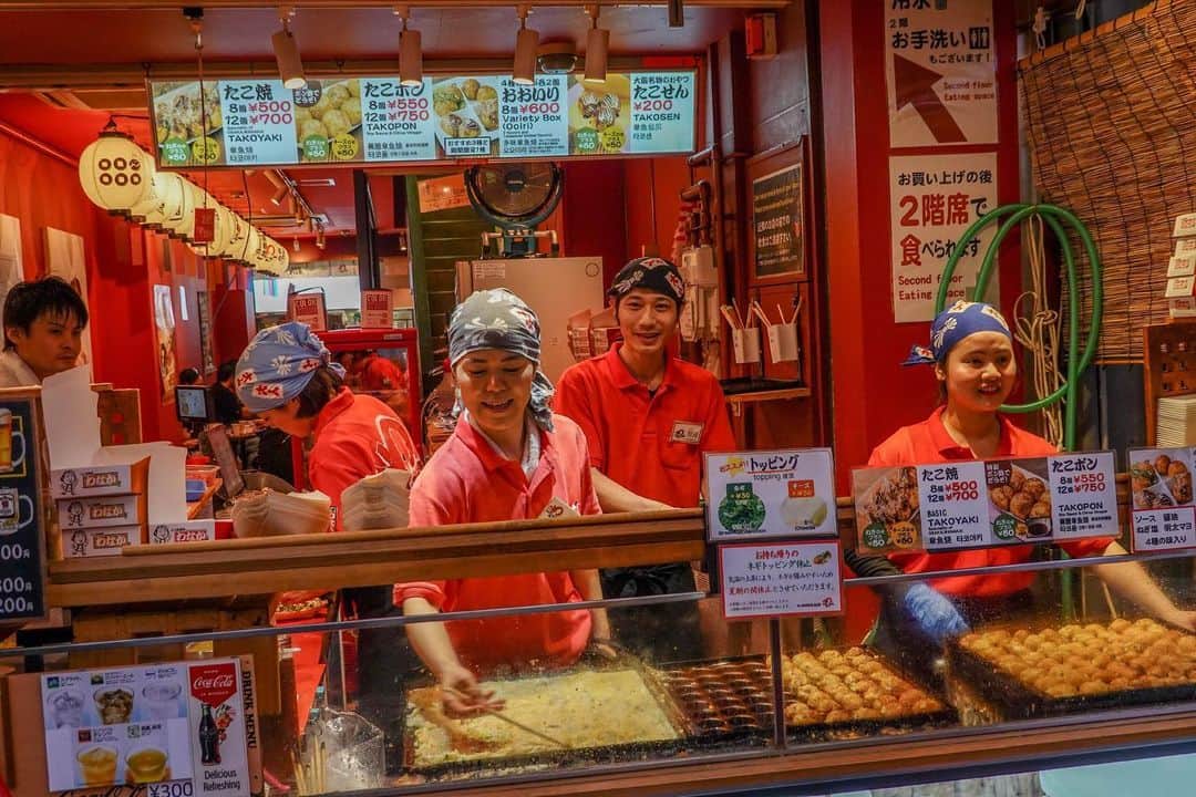 リー・シェンロンさんのインスタグラム写真 - (リー・シェンロンInstagram)「Had some time yesterday evening after #G20Japan so went #jalanjalan at Dotonbori, the famed entertainment and food haven of Osaka. It’s a bustling area of kaleidoscopic neon lights, extravagant 3D signs, and delicious food at every turn. Also bumped into many Singaporeans on holiday. – LHL (Photos by me; except [5] MCI Photo by Chwee)」6月30日 10時35分 - leehsienloong