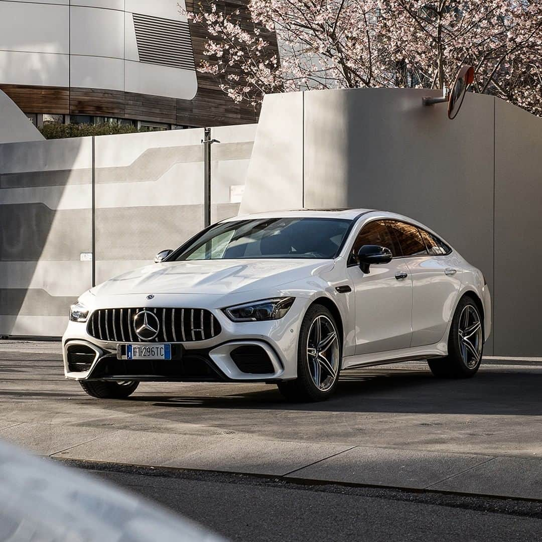 メルセデス・ベンツさんのインスタグラム写真 - (メルセデス・ベンツInstagram)「A perfect combination of performance and modern design.🌟 📸: @rauhutphotography for #MBsocialcar [Mercedes-AMG GT 53 4MATIC+ 4-Türer Coupé| Kraftstoffverbrauch kombiniert: 9,4–9,1 l/100 km | CO₂-Emissionen kombiniert: 215–209 g/km | mb4.me/nefz] . #Mercedes #MercedesAMG #AMG #GT4doors #carsofinstagram #amazingcar #cars247#DrivingPerformance」6月30日 11時00分 - mercedesbenz