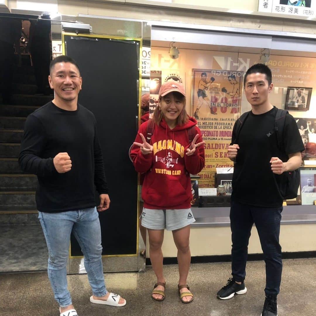 のインスタグラム：「DEEP後楽園ホール大会⭐️ 悠太さん見事勝利！！！！ 嬉しい！！！！写真は長谷川選手と金さんと写真😊  長谷川選手7月21日試合頑張ってください😎全力応援！！！！ #deep #mma #korakuenhall #cheer #martialarts #suidoubashi #win #happy #congratulations #match #fighting #fighter #総合格闘技 #後楽園ホール #後楽園 #水道橋 #試合 #格闘技 #勝った #嬉しい #おめでとうございます #応援」