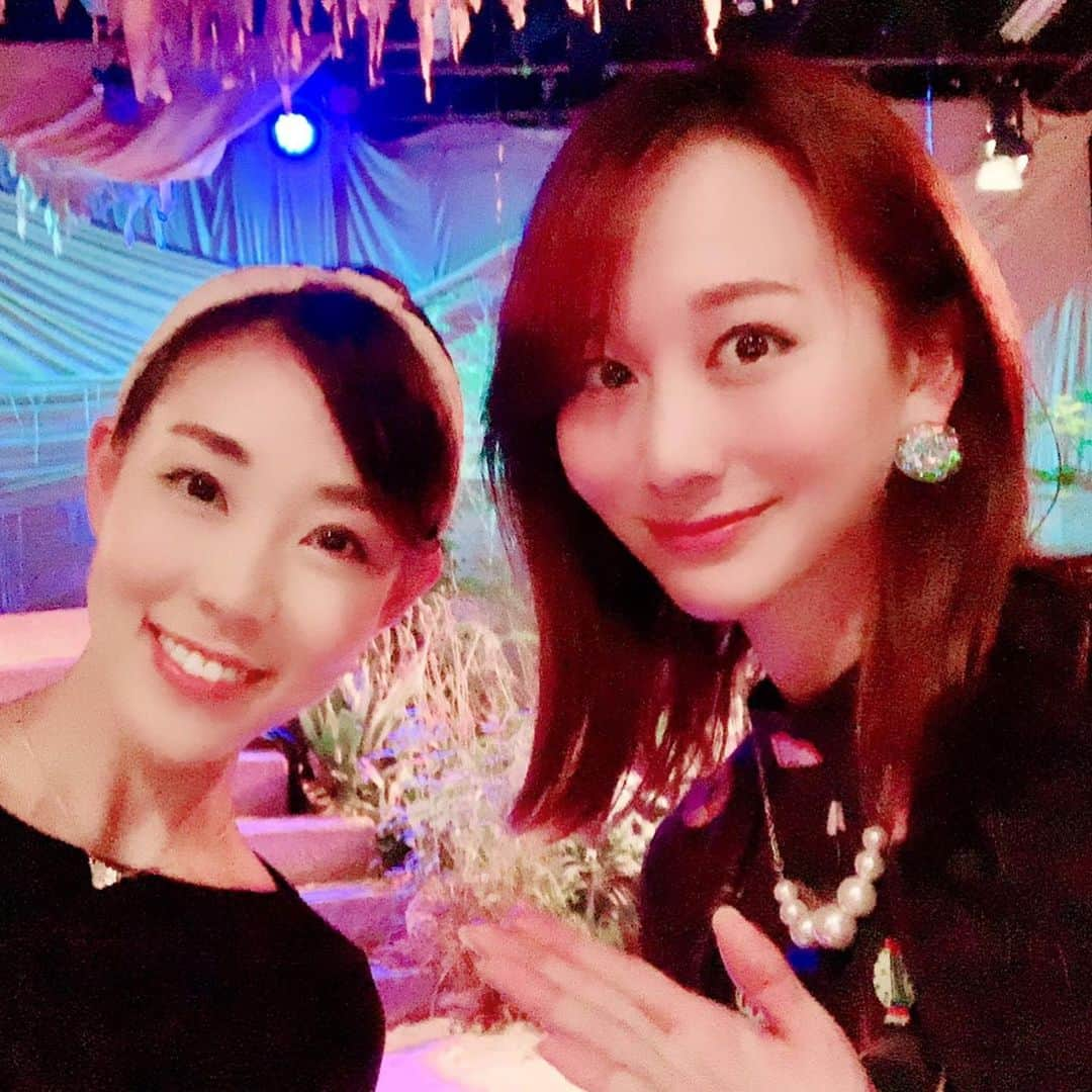 菜那くららさんのインスタグラム写真 - (菜那くららInstagram)「＊﻿ 本日、人魚姫﻿ 千秋楽を迎えます✨🎶﻿ ﻿ ラスト、1回﻿ ヤストミさんが創り出した人魚姫の世界✨﻿ メロディーや歌詞を大切に💗﻿ 舞台を努めたいと思います☺️🍀﻿ ﻿ 観に来て下さった方々パート2🧜‍♀️‼️﻿ ﻿ #桜帆ゆかり #風海恵斗﻿ 2人が可愛いバレッタをプレゼントしてくて🎀﻿ 早速、次の日の公演で着けました‼️﻿ ﻿ #茉玲さやな ちゃん﻿ 宝塚を卒業したばかりのさやなちゃん✨﻿ 可愛くて素直で頑張り屋さんで、﻿ 大好きな下級生です💗﻿ そして、人魚姫の作品のイメージにぴったりな﻿ 素敵なイヤリングをくれました🧜‍♀️﻿ こちらも早速使わせてもらいました✨﻿ ﻿ #十碧れいや﻿ れなちゃんも主演舞台が終わり﻿ 観に来てくれました❤️﻿ ﻿ 退団同期の#紗愛せいら ちゃん﻿ も観に来てくれました‼️﻿ ﻿ #人魚姫 #ノックノックス #千秋楽」6月30日 11時35分 - nana_kurara