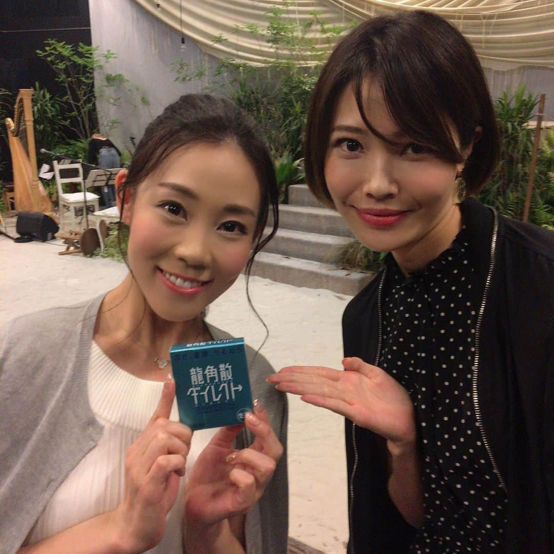 菜那くららさんのインスタグラム写真 - (菜那くららInstagram)「＊﻿ 本日、人魚姫﻿ 千秋楽を迎えます✨🎶﻿ ﻿ ラスト、1回﻿ ヤストミさんが創り出した人魚姫の世界✨﻿ メロディーや歌詞を大切に💗﻿ 舞台を努めたいと思います☺️🍀﻿ ﻿ 観に来て下さった方々パート2🧜‍♀️‼️﻿ ﻿ #桜帆ゆかり #風海恵斗﻿ 2人が可愛いバレッタをプレゼントしてくて🎀﻿ 早速、次の日の公演で着けました‼️﻿ ﻿ #茉玲さやな ちゃん﻿ 宝塚を卒業したばかりのさやなちゃん✨﻿ 可愛くて素直で頑張り屋さんで、﻿ 大好きな下級生です💗﻿ そして、人魚姫の作品のイメージにぴったりな﻿ 素敵なイヤリングをくれました🧜‍♀️﻿ こちらも早速使わせてもらいました✨﻿ ﻿ #十碧れいや﻿ れなちゃんも主演舞台が終わり﻿ 観に来てくれました❤️﻿ ﻿ 退団同期の#紗愛せいら ちゃん﻿ も観に来てくれました‼️﻿ ﻿ #人魚姫 #ノックノックス #千秋楽」6月30日 11時35分 - nana_kurara