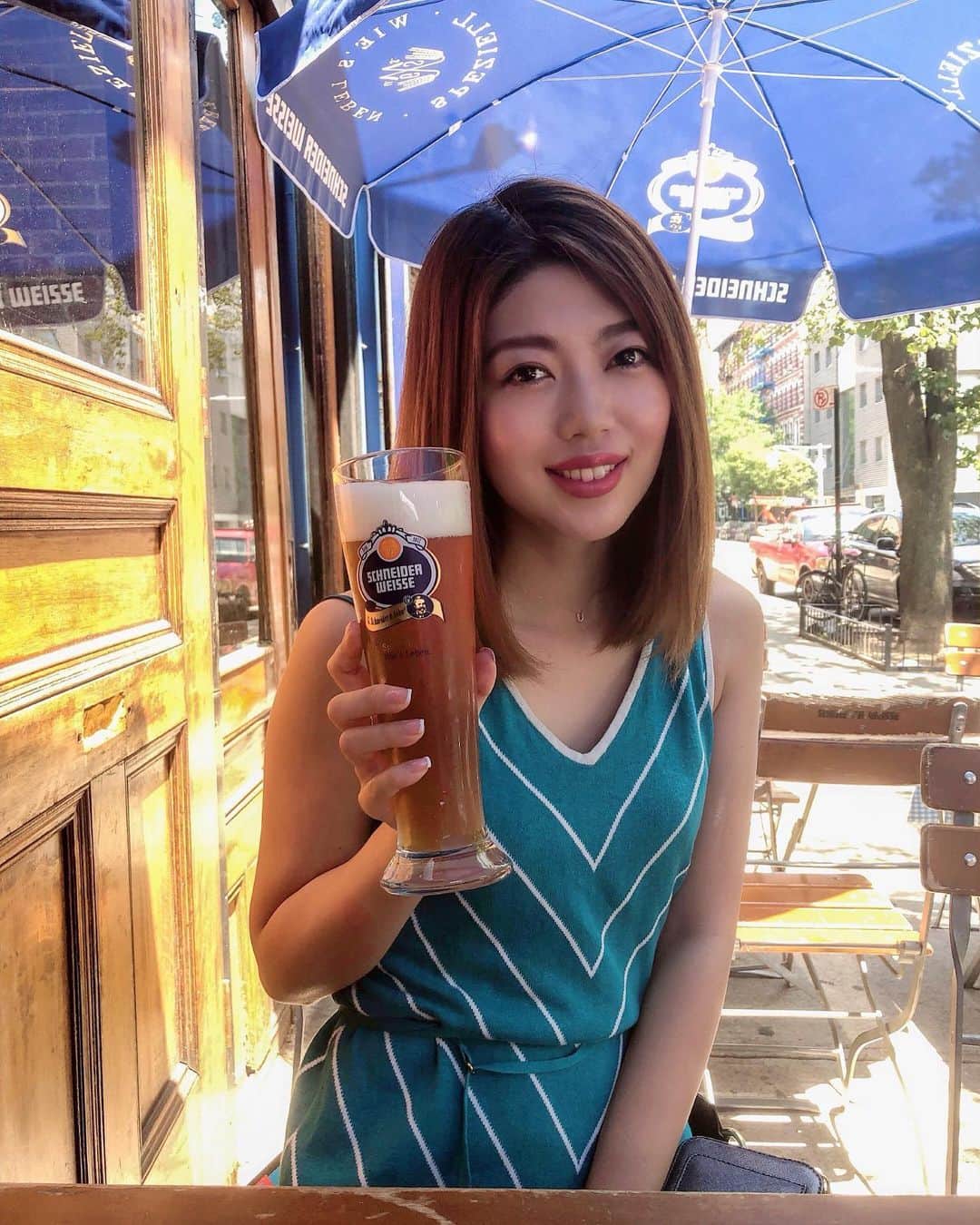 新庄千歳さんのインスタグラム写真 - (新庄千歳Instagram)「Summer!! There is nothing like cold beer on a hot day. ドイツ🇩🇪バーに行ってみたよ！！ ビールがでかい！」6月30日 11時32分 - chii_in_miami