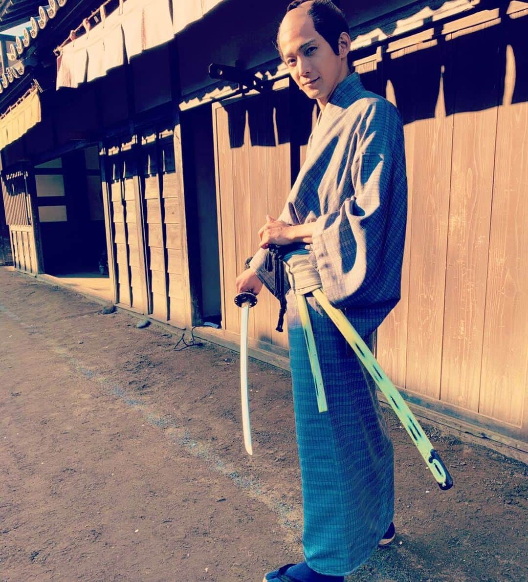 辻本祐樹さんのインスタグラム写真 - (辻本祐樹Instagram)「大富豪同心の人斬り万里（まり）役の嬉しい感想ありがとうございます☆  監督とメイクさんの案でメイクで顔色を悪くして、優しさや、あたたかい血が通ってない人間をイメージして演じました。 万里の過去に何があったのか気になりますね。  さて！本日も稽古！ #大富豪同心 #辻本祐樹 #万里 #うそかん #actor #時代劇 #殺陣」6月30日 11時34分 - tsujimotoyuuki