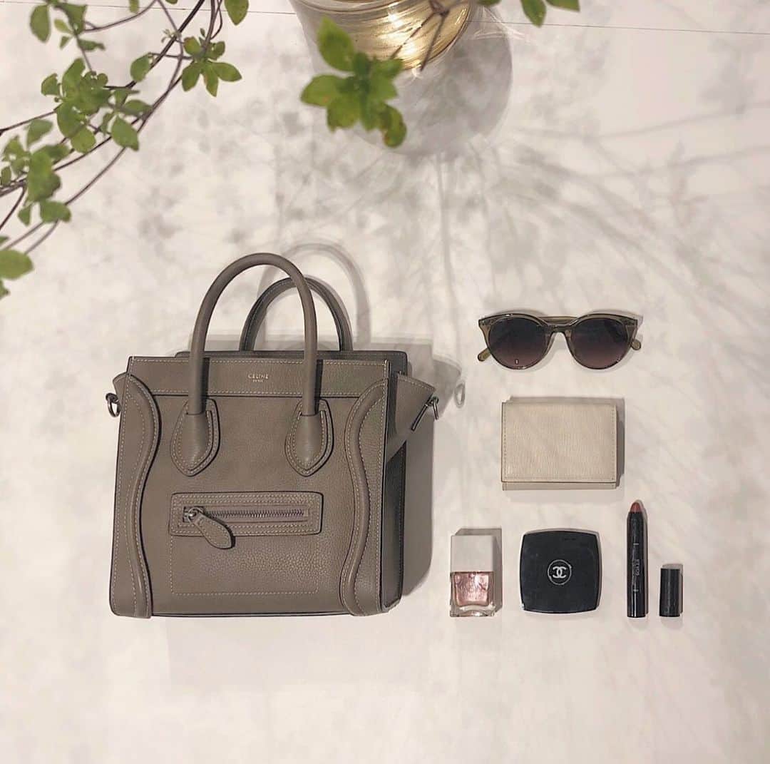 のインスタグラム：「ㅤㅤㅤㅤㅤㅤㅤㅤㅤㅤㅤㅤㅤ 小さいバッグの時ように新しく仲間入りした @larcobaleno_official の三つ折りミニウォレット👝 カードも入るし小銭が見やすくて◎ ㅤㅤㅤㅤㅤㅤㅤㅤㅤㅤㅤㅤㅤ #larcobaleno」