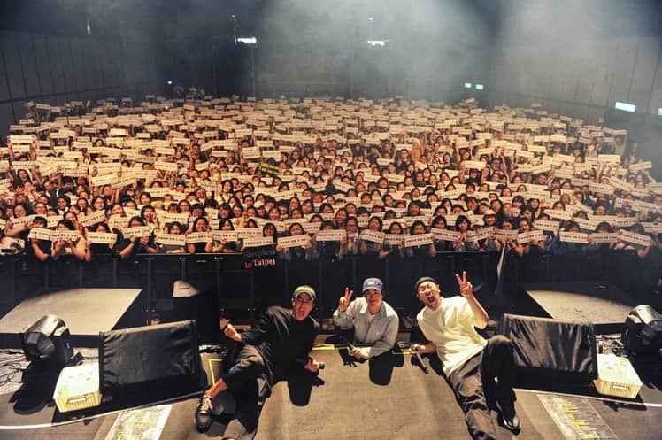 ミスラ・ジン さんのインスタグラム写真 - (ミスラ・ジン Instagram)「Epik High in TAIPEI🙏 #epikhigh2019tour #taipei #에픽하이 #타이페이」6月30日 11時49分 - realmithrajin